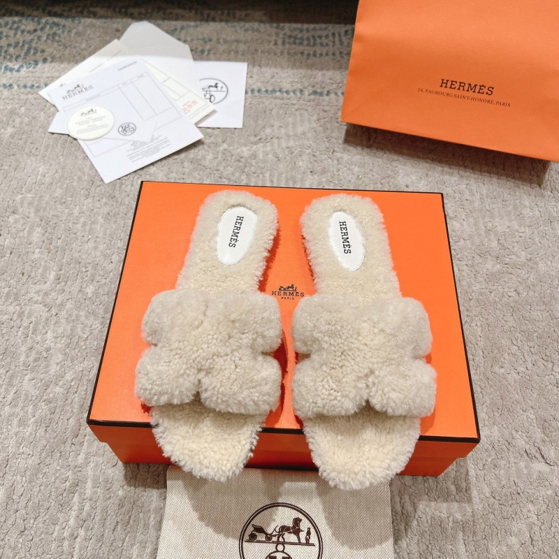 H**mes slippers